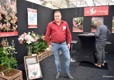 Giel Visser of Lily Company, a wholesale company that sells garden lily bulbs. Besides the regular assortment, they also supply special varieties, like wild (left), pollen-free (second left) and hanging lilies. 